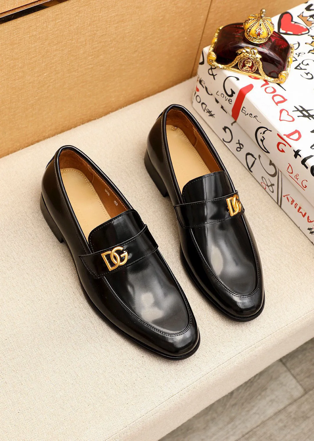 Men's clothing and shoes 💰460 💐DG top quality🔍🔍Men's new leather shoes🚹Sold simultaneously at counters⚠The uppers are imported open-edge beaded cowhide leather uppers from Italy, fully imported cowhide leather lining + classic hardware buckles, completely 1⃣️to 1⃣️reproduction🇮🇹💪💪, ⚠ Sole: The original sole is specially provided by the original factory. The exclusive movable molded sole is super comfortable. ⚠The original factory follows the order, 🔍🔍high quality, you can enter and exit the counter at will, welcome to compare⚠Size: 38-44 (45.46🉑️Customized)